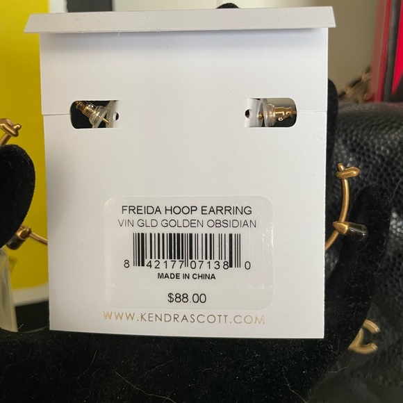 Kendra Scott Freida Hoops in gold tone NWT - Picture 2 of 3